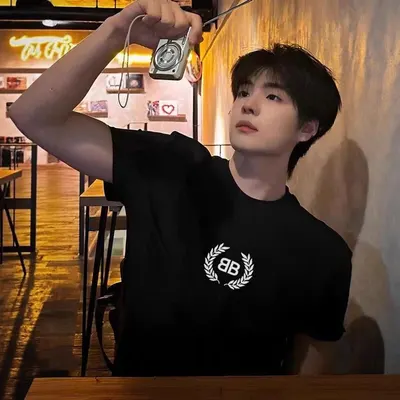 Black BB Logo Crewneck T-Shirt